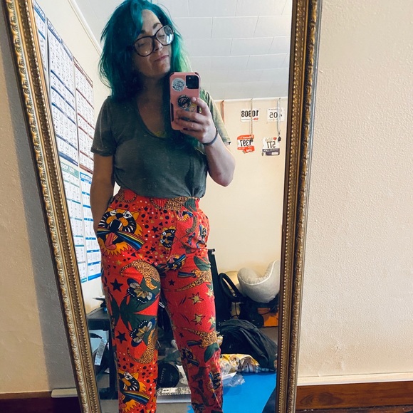 Hi!!! I’m Dawn!! ❤️💜💙💚💛🧡🖤🌈🎈🦖🎪🦔🎨 - Picture 2 of 9